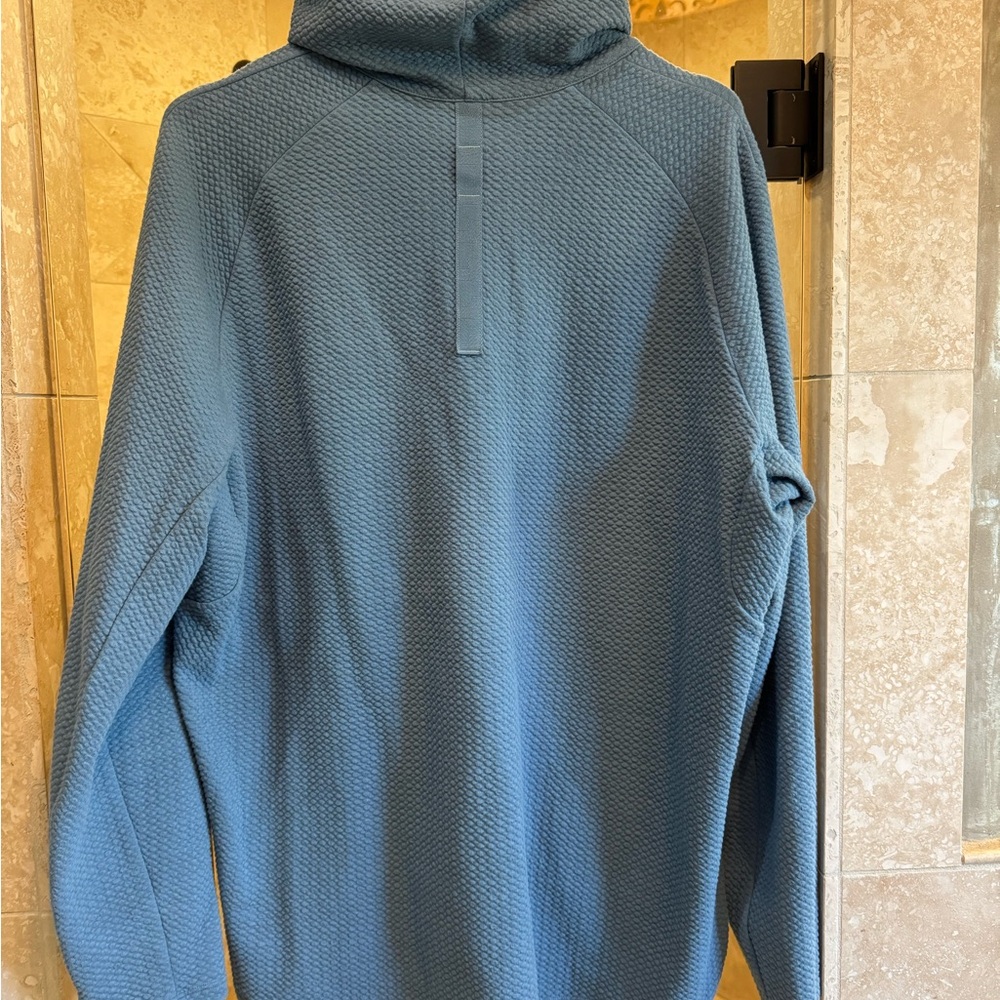 Men’s Lululemon Blue Textured Hoodie with zip pockets. - Picture 2 of 6